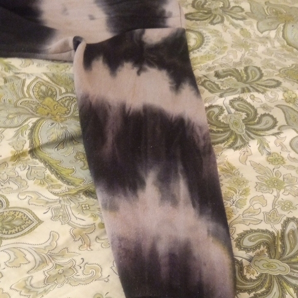 Black and Gray Tie-Dye Long Sleeve Top - Picture 13 of 13